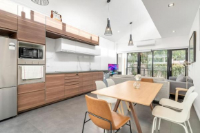 21P Unique design 4 Bedroom Townhouse Near Darling Harbour 9 Min Walk, Sydney